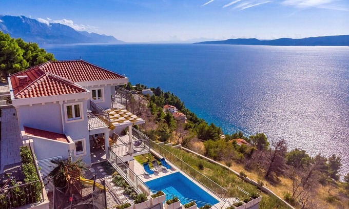 Mimice Villa | Villa S&A: Relaxing Escape with Private Heated Pool