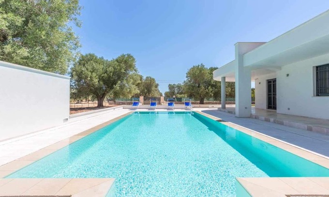 Carovigno Villa | Villa Stella Cadente: Peaceful Retreat near Torre Guaceto