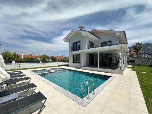 Dalyan City Center Villa | Experience Villa's Tomris: Oceanfront Bliss & 10/10 Reviews