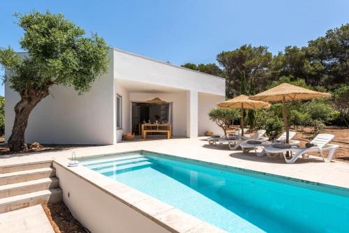 Port d'Addaia Villa | Villa Sa Pausa: Oceanfront Retreat with Pool, Rated 9.2/10