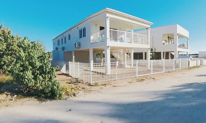 Cockburn Town Villa | Villa Sago in Palm Grove, Grand Turk. Just steps away form the pristine beach!