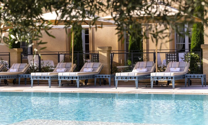 Couronne Urbaine Hotel | Elegant Villa Saint Ange: 5-Star Oasis with Spa & Pool