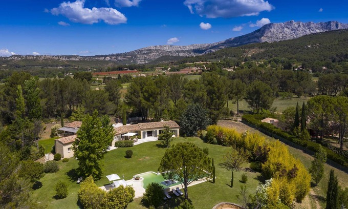 Beaurecueil House | Villa Sainte Victoire: Ideal Retreat with Private Pool & Kitchen