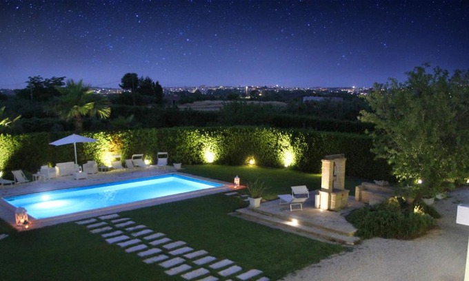 Parati Villa | Villa Salento: 4-Star Paradise with Pool and Garden Oasis
