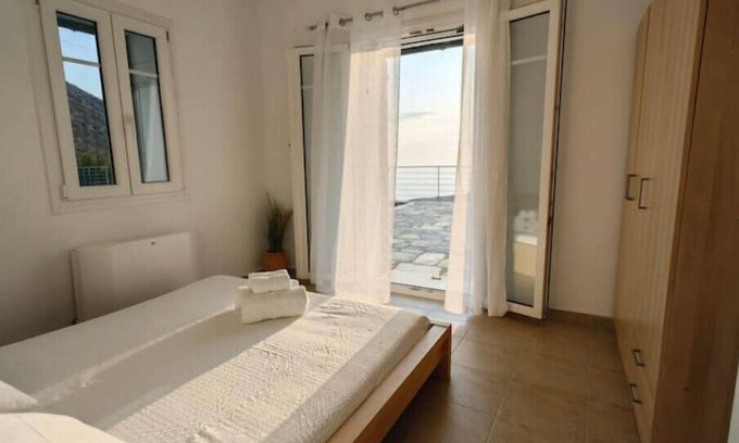 Syros House | Discover Family-Friendly Comfort at Villa Saloustros
