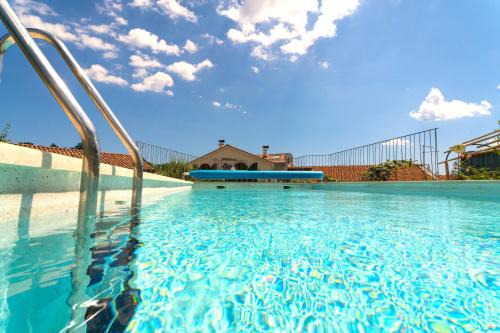 Veli Brgud Villa | Renovated Stone House with Private Pool & Ocean Views