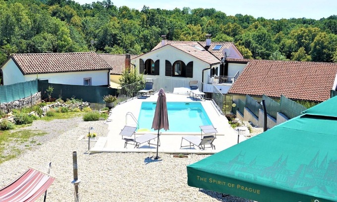 Veli Brgud Villa | Discover Villa Salvia: Family-Friendly with Pool in Ruzici