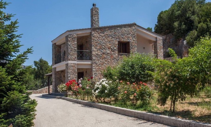 Omalos House | Villa Samaria: Premier Family Getaway in Crete's Mountains