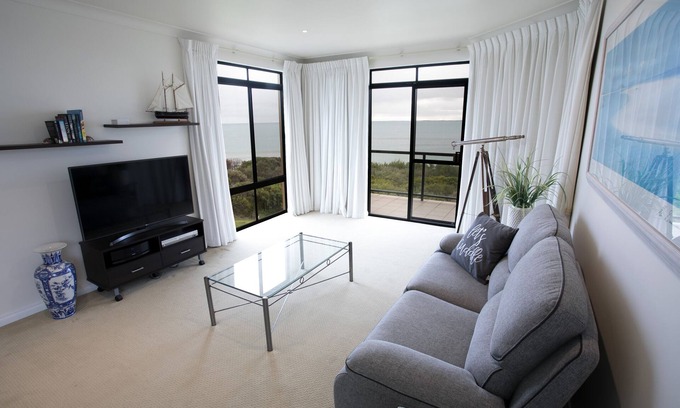 Waterhouse Villa | Villa San Danci: Breathtaking Views and Relaxing Amenities