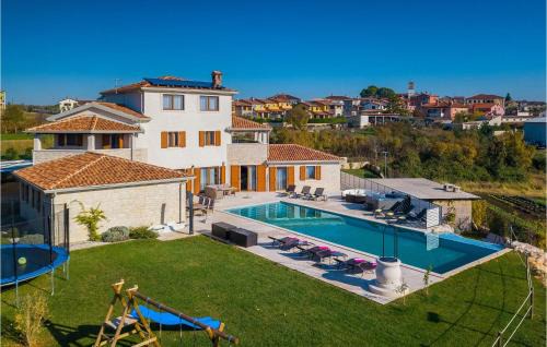 Nova Vas House | Experience Villa San Lorenzo: Family-Friendly and Pet Welcome