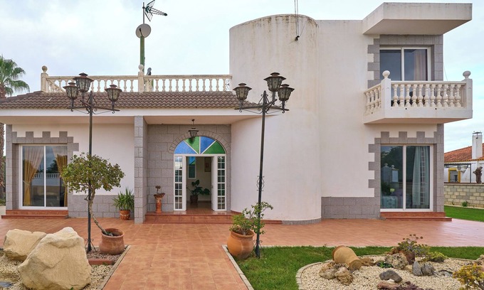 La Carlota House | Villa 'Santa Ana' with Private Pool, Wi-Fi and Air Conditioning