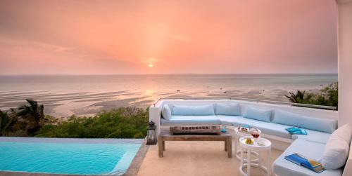 Vilanculos Resort | Villa Santorini: Oceanfront Escape with Spa & Pool Amenities