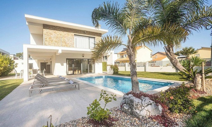 Charneca de Caparica e Sobreda Villa | Villa Sassi - Premier Stay with Private Pool & Breakfast