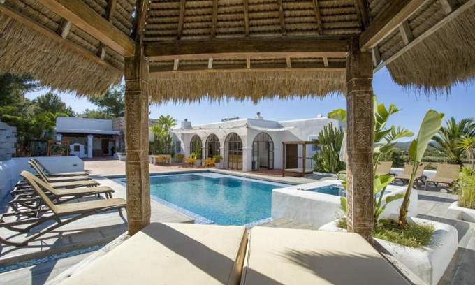 Puig d'en Valls Villa | Elegant Villa Savines Near Ibiza Town with Pool Access