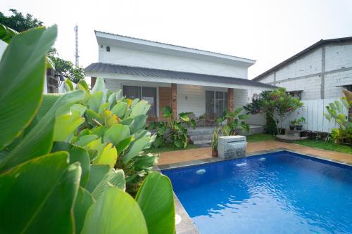Prambanan Villa | Elegant Villa Sawah Prambanan: Pool & Family-Friendly Stay