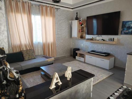 Tamansourt Villa | Elegant Villa Scandic Heidi with Pool and Hot Tub