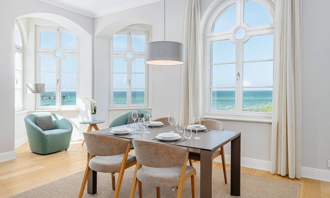 Heiligendamm Apartment | Villa Schwan Wohnung 03: Oceanfront Bliss with Kitchen