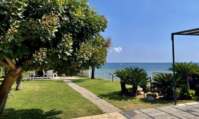 Cicirata Villa | Idyllic Villa Sea: Oceanfront Escape near Avola & Noto