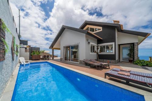Arco da Calheta Villa | Unforgettable Villa Sea Colors with Oceanfront Pool Access