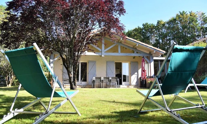 Saubion House | Villa Sea, Surf & Golf: Family-Friendly Stay in Hossegor