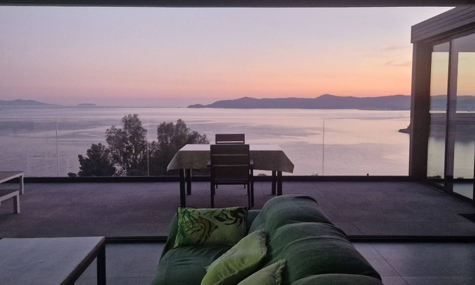 Le Lavandou Villa | Villa with Ocean View & Heated Pool Near the Beach
