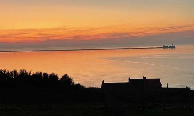 Boulogne-sur-Mer Villa | Scenic Serenity View Villa with Breathtaking Sunsets