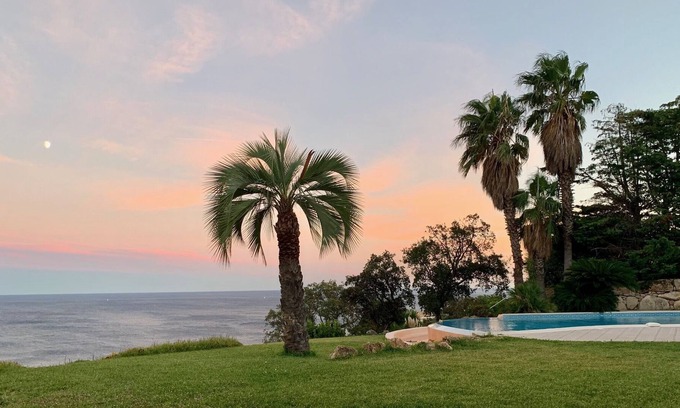 Plage de la Garonnette House | Seaside Villa in Sainte-Maxime with Private Pool and Views
