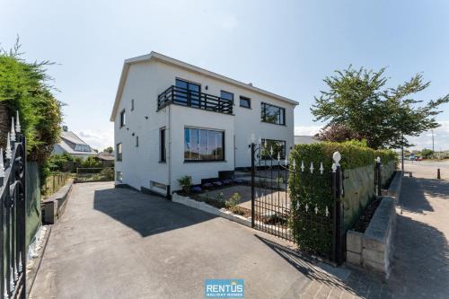 Westende House | Villa Sealise: Family-Friendly Retreat by the Dunes