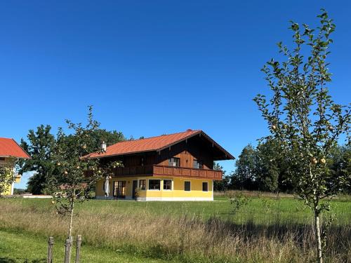 Petting Villa | VILLA SEEBERG - by "Schloss Gessenberg" luxurious vacation home with lake and mountain views, suitable for families