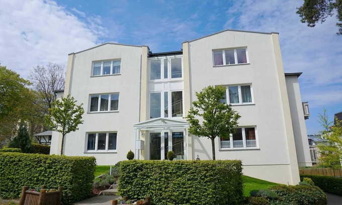 Seebad Heringsdorf Apartment | Villa Seestern: Oceanfront Retreat with Perfect 10 Score