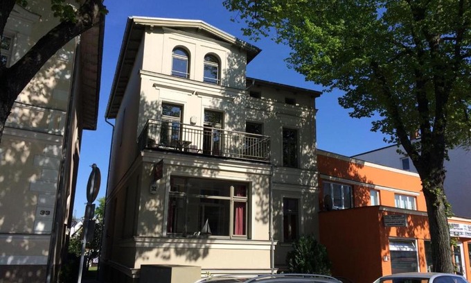 Warnemuende Apartment | Family-Friendly Villa Seevogel/Kormoran with Pet Options