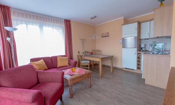 Ostseebad Kuhlungsborn Apartment | Oceanfront Villa Senta Apartment - Family-Friendly Retreat