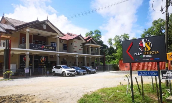 Kampung Telaga Batin House | Villa Sentosa: Family-Friendly Stay with High Ratings