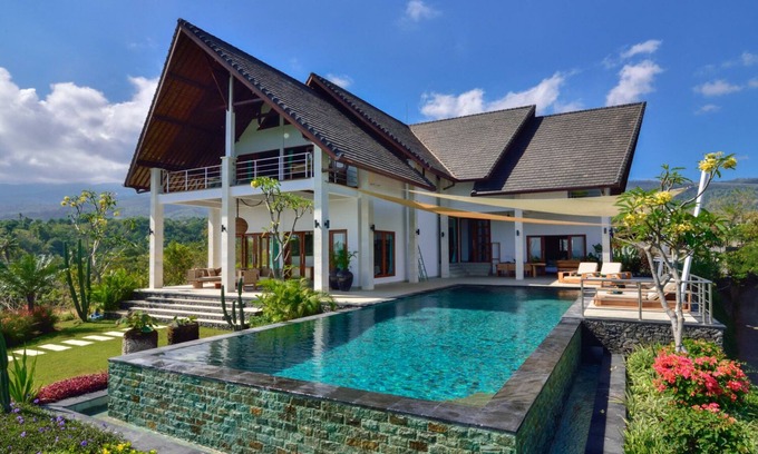 Kalibukbuk Villa | Villa Sentosa: Panoramic Sea View with Pool & Spa