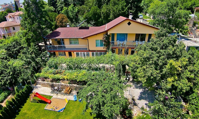 Primorski Villa | Villa Sequoia: Eco Park Retreat Near Golden Sands Beach