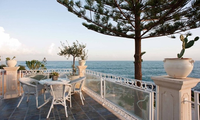 Fontane Bianche Villa | Villa Seranta: Ocean View Retreat with Private Pool & Breakfast