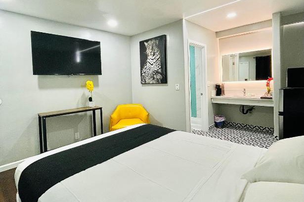 El Cajon Hotel | Budget-Friendly Family Retreat at Hotel Villa Serena