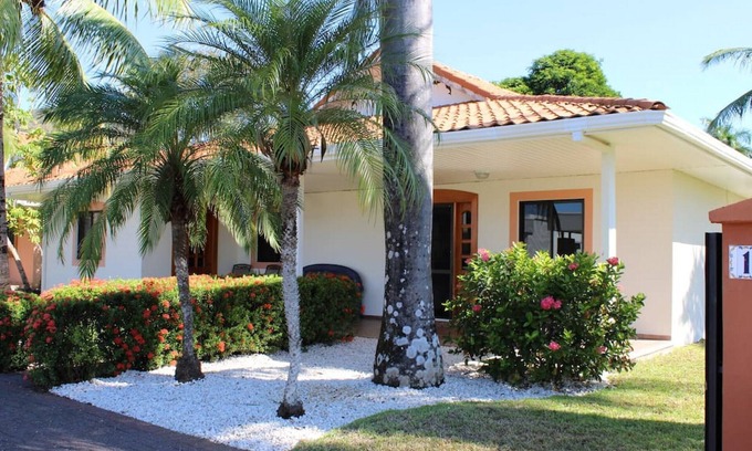 Tambor House | Relaxing Villa Serenidad Steps from the Ocean at Los Delfines