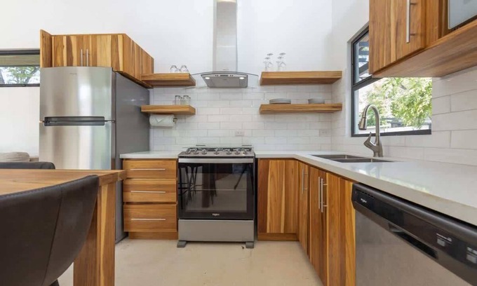 Para House | Villa Serenity 2 Bedroom 1 min walk to the beach