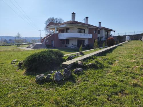 Grevena Villa | Cozy Home Close to the City with Hot Tub & Pet Friendly