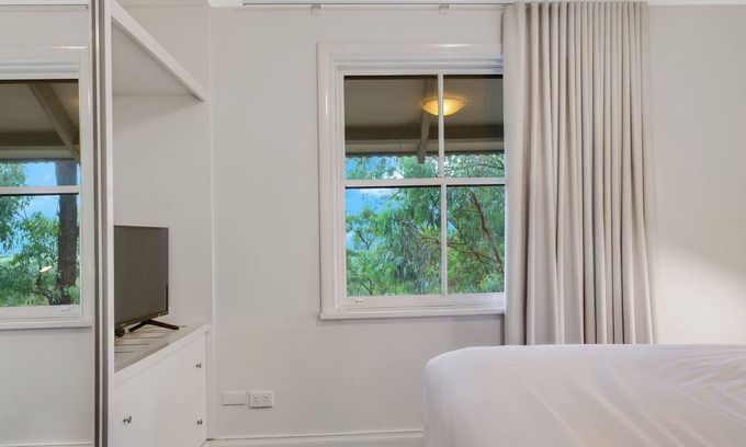 Pokolbin Villa | Villa Serenity-Great resort location in the heart of The Hunter Valley.