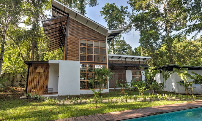 Chiguata Villa | Villa Serenity: Modern Tropical Retreat with Pool & Spa