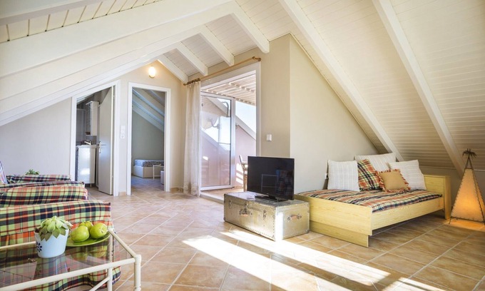 Tselendata Villa | Villa Serenity: Family-Friendly Retreat with Pool Access