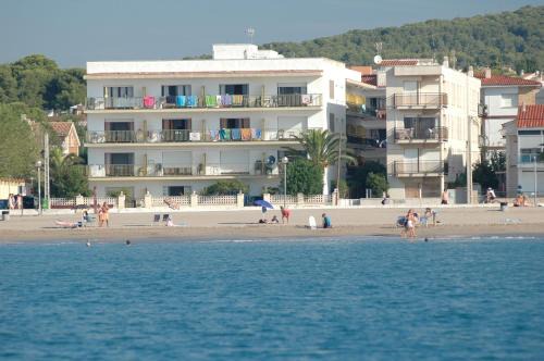 El Vendrell Apartment | Oceanfront Comfort at Villa Service - Apartamentos Aransol