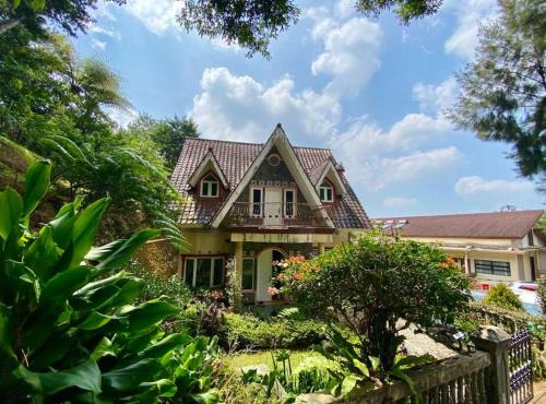 Cipanas Villa | Villa Sevilla 3 Bedrooms BPPK Ciloto Puncak by Damaresa