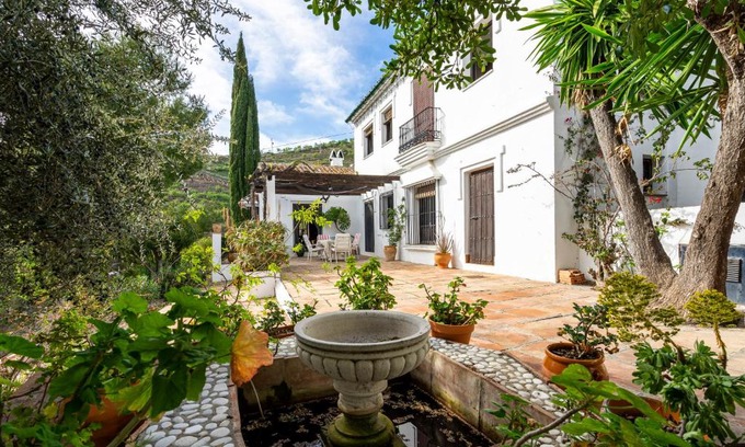 Daimalos Vados House | Villa Seymour: Guest Rated 10/10 with Pet-Friendly Amenities