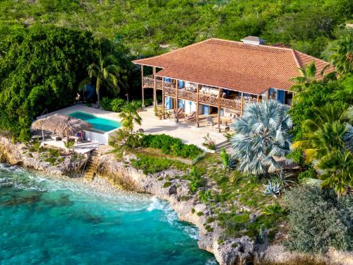 Sabadeco Villa | Discover Villa Shores 32: Family-Friendly with Pool & Hot Tub