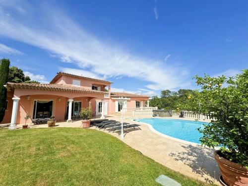 Montauroux Villa | Relax at Villa Sienna: Pool, Spa & Oceanfront Bliss