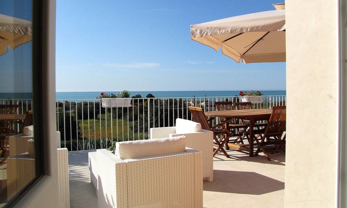 Grottelle Apartment | Villa Sikelia: Oceanfront Retreat with Family-Friendly Perks