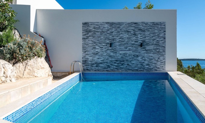 Vinisce House | Exquisite Villa Sine: Oceanfront Oasis in Vinisce